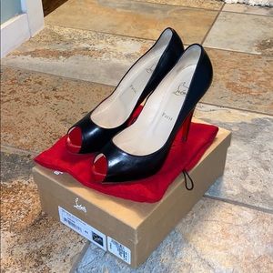 Christian Louboutin very prive peep toe